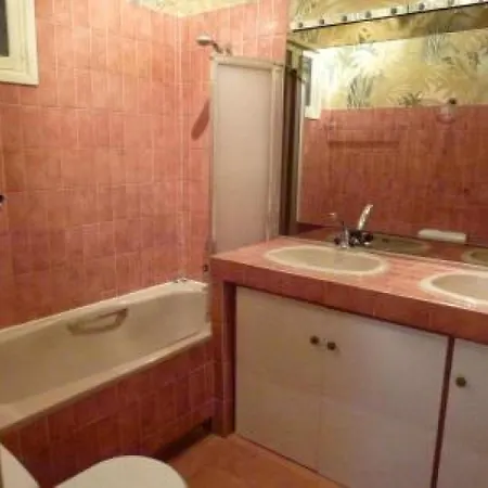 Sleeps 6 Air Con Wifi